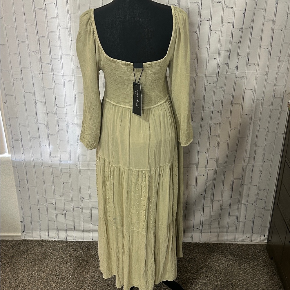 NWT Young Threads Elegant Cream Long Sleeve Dress. Size Medium. - Picture 3 of 4